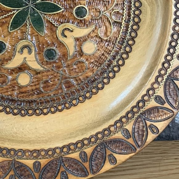VTG Wood Pyrography Plate Inlaid Brass Floral Green 7" Boho Decorative - Picture 4 of 4